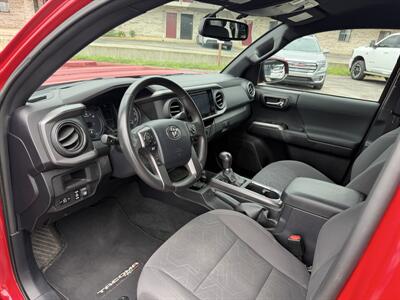 2017 Toyota Tacoma TRD Off-Road - Photo 12 - Elkhart, IN 46514