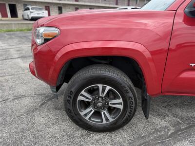 2017 Toyota Tacoma TRD Off-Road - Photo 3 - Elkhart, IN 46514