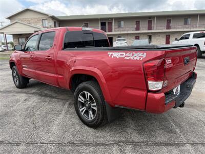 2017 Toyota Tacoma TRD Off-Road - Photo 5 - Elkhart, IN 46514