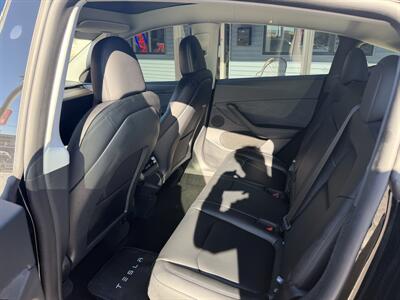 2025 Tesla Model Y Long Range   - Photo 14 - Elkhart, IN 46514