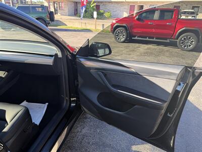 2025 Tesla Model Y Long Range   - Photo 17 - Elkhart, IN 46514