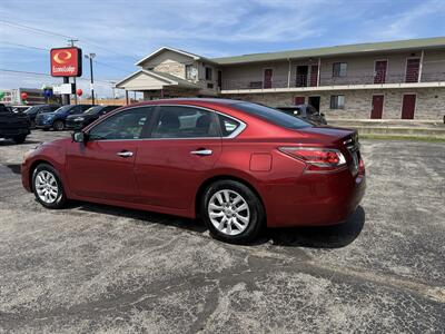 2014 Nissan Altima 2.5   - Photo 5 - Elkhart, IN 46514