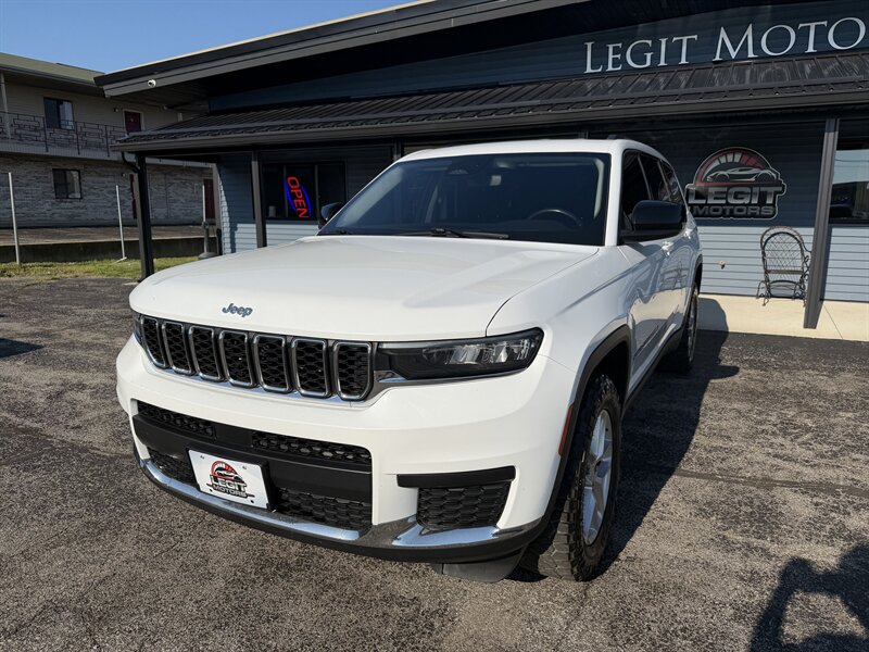 2021 Jeep Grand Cherokee L Laredo   - Photo 1 - Elkhart, IN 46514
