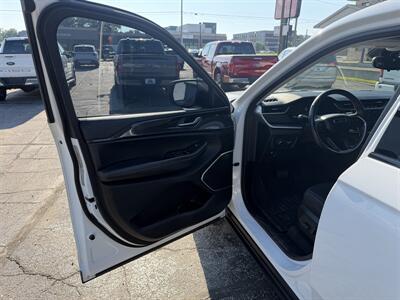 2021 Jeep Grand Cherokee L Laredo - Photo 11 - Elkhart, IN 46514