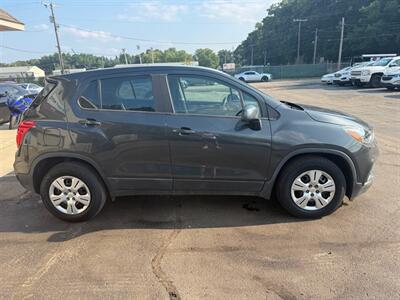 2019 Chevrolet Trax LS - Photo 5 - Elkhart, IN 46514