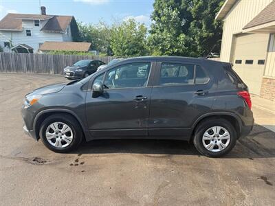 2019 Chevrolet Trax LS - Photo 4 - Elkhart, IN 46514