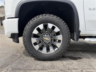2021 Chevrolet Silverado 3500HD LT - Photo 3 - Elkhart, IN 46514