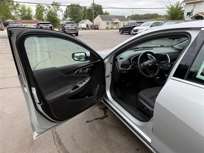 2020 Chevrolet Malibu LT   - Photo 9 - Elkhart, IN 46514