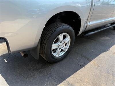 2013 Toyota Tundra CREWMAX SR5   - Photo 8 - Elkhart, IN 46514