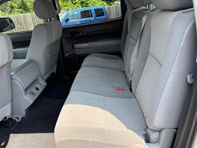 2013 Toyota Tundra CREWMAX SR5   - Photo 18 - Elkhart, IN 46514