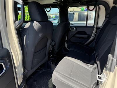2020 Jeep Gladiator Overland   - Photo 14 - Elkhart, IN 46514