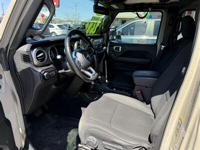 2020 Jeep Gladiator Overland   - Photo 12 - Elkhart, IN 46514