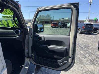 2020 Jeep Gladiator Overland   - Photo 19 - Elkhart, IN 46514