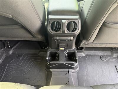 2020 Jeep Gladiator Overland   - Photo 18 - Elkhart, IN 46514