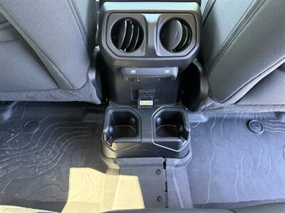 2020 Jeep Gladiator Overland   - Photo 17 - Elkhart, IN 46514