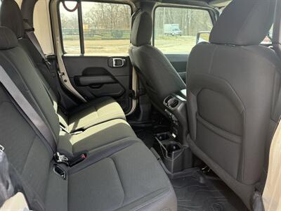 2020 Jeep Gladiator Overland   - Photo 17 - Elkhart, IN 46514