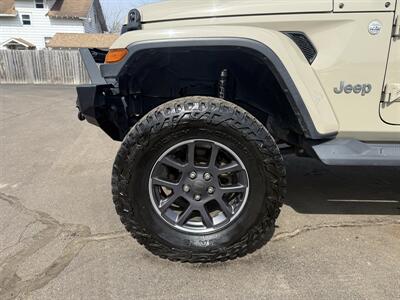 2020 Jeep Gladiator Overland   - Photo 3 - Elkhart, IN 46514