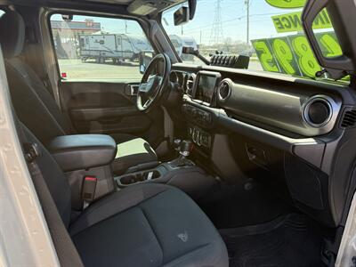 2020 Jeep Gladiator Overland   - Photo 20 - Elkhart, IN 46514