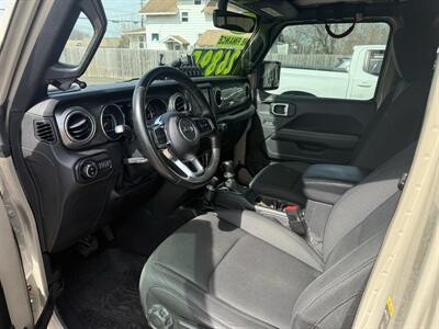 2020 Jeep Gladiator Overland   - Photo 13 - Elkhart, IN 46514