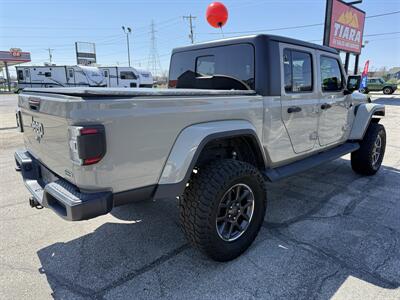 2020 Jeep Gladiator Overland   - Photo 6 - Elkhart, IN 46514
