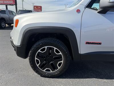 2017 Jeep Renegade Trailhawk   - Photo 3 - Elkhart, IN 46514