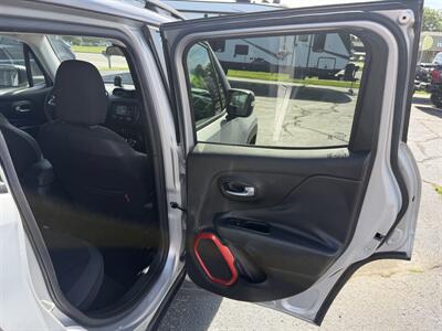 2017 Jeep Renegade Trailhawk   - Photo 15 - Elkhart, IN 46514