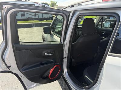2017 Jeep Renegade Trailhawk   - Photo 13 - Elkhart, IN 46514
