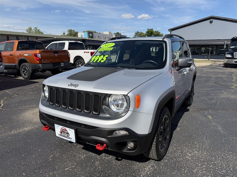 2017 Jeep Renegade Trailhawk   - Photo 1 - Elkhart, IN 46514