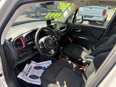 2017 Jeep Renegade Trailhawk   - Photo 12 - Elkhart, IN 46514