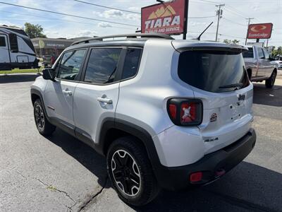 2017 Jeep Renegade Trailhawk   - Photo 5 - Elkhart, IN 46514