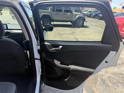 2020 Ford Escape SE   - Photo 16 - Elkhart, IN 46514