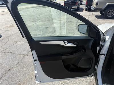 2020 Ford Escape SE   - Photo 11 - Elkhart, IN 46514