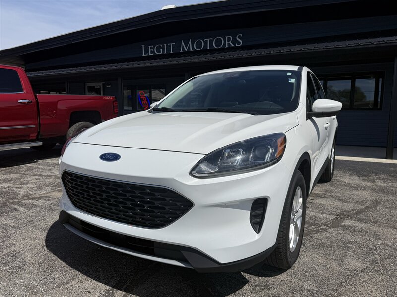 2020 Ford Escape SE   - Photo 1 - Elkhart, IN 46514