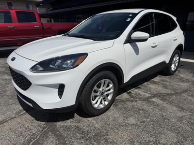 2020 Ford Escape SE   - Photo 2 - Elkhart, IN 46514