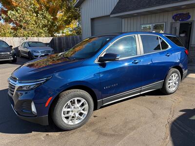 2022 Chevrolet Equinox LT   - Photo 2 - Elkhart, IN 46514