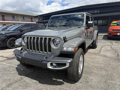 2020 Jeep Gladiator Sport S   - Photo 1 - Elkhart, IN 46514