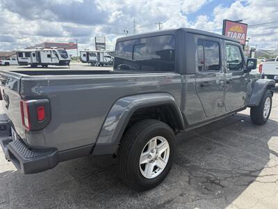 2020 Jeep Gladiator Sport S   - Photo 6 - Elkhart, IN 46514
