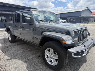 2020 Jeep Gladiator Sport S   - Photo 8 - Elkhart, IN 46514