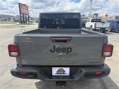 2020 Jeep Gladiator Sport S   - Photo 5 - Elkhart, IN 46514