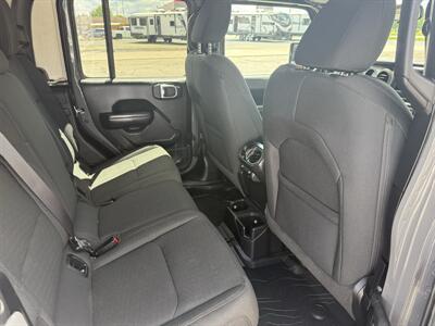 2020 Jeep Gladiator Sport S   - Photo 14 - Elkhart, IN 46514