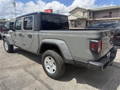 2020 Jeep Gladiator Sport S   - Photo 4 - Elkhart, IN 46514