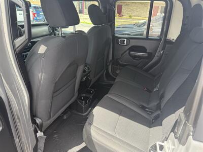 2020 Jeep Gladiator Sport S   - Photo 13 - Elkhart, IN 46514