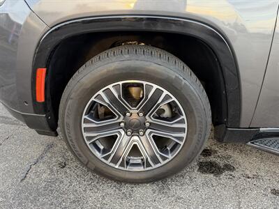 2024 Jeep Wagoneer L Series II - Photo 3 - Elkhart, IN 46514