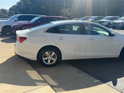 2022 Chevrolet Malibu LS   - Photo 9 - Elkhart, IN 46514