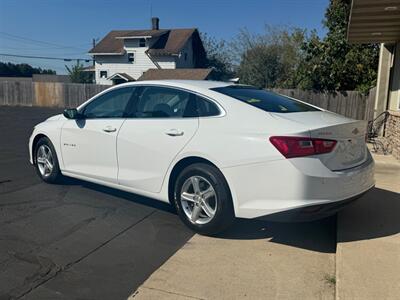 2022 Chevrolet Malibu LS   - Photo 3 - Elkhart, IN 46514