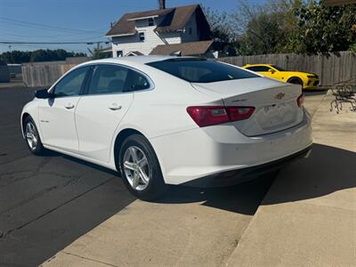 2022 Chevrolet Malibu LS   - Photo 6 - Elkhart, IN 46514