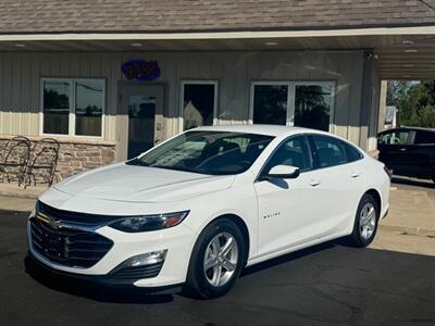 2022 Chevrolet Malibu LS   - Photo 2 - Elkhart, IN 46514