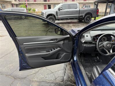 2023 Nissan Altima 2.5 SR - Photo 10 - Elkhart, IN 46514