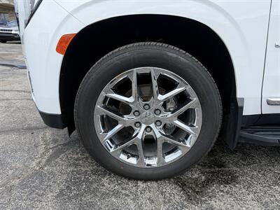 2023 GMC Yukon SLT   - Photo 3 - Elkhart, IN 46514