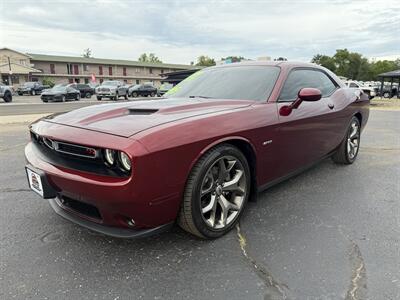2017 Dodge Challenger R/T - Photo 2 - Elkhart, IN 46514